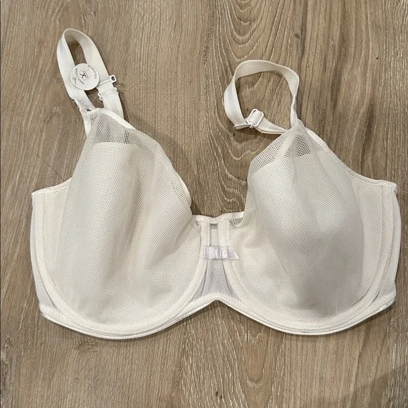 Chantelle Aeria Lightweight Mesh Convertible Bra - Picture 2 of 5